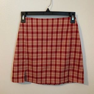 brandy melville cara skirt in red & orange plaid, one size ☎️